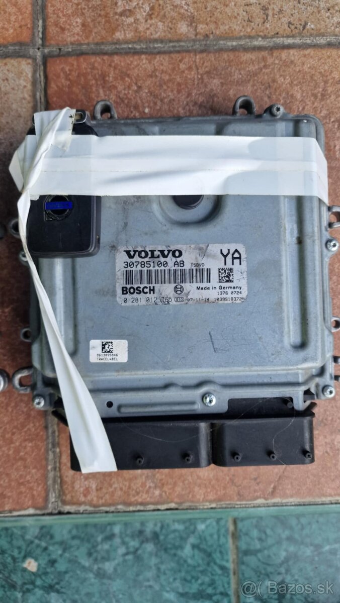 RIADIACA JEDNOTKA VOLVO 2.4 d5 - 2