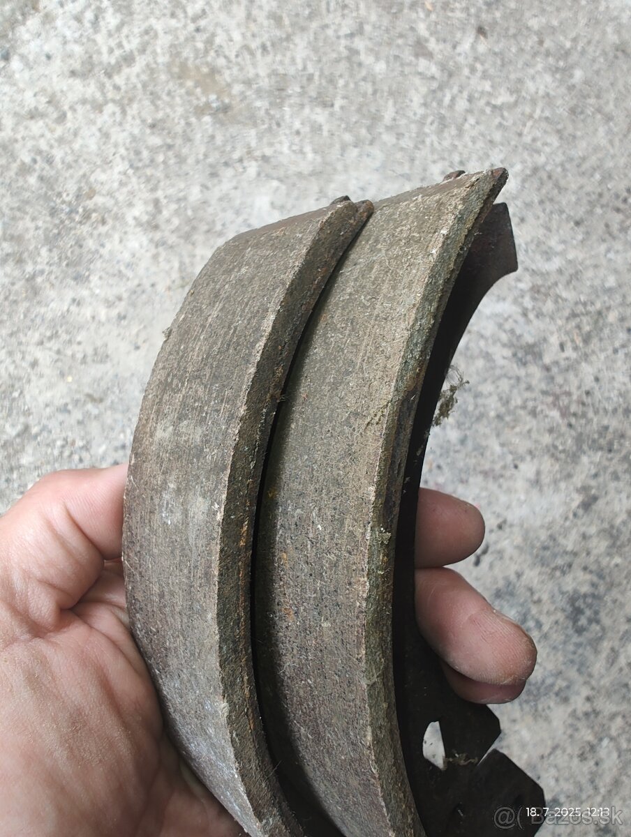 Škoda 100 110 brzdové obloženie - 2