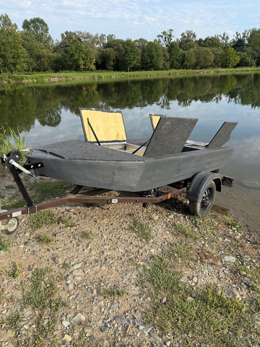 Hliníkový čln + prívesný vozík s ŠPZ - 2