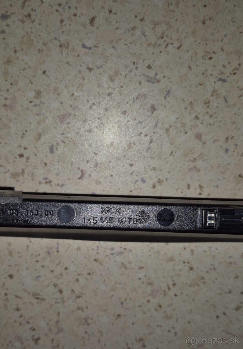 Predám tretíe brzdové svetlo na Passat B6 sedan - 2