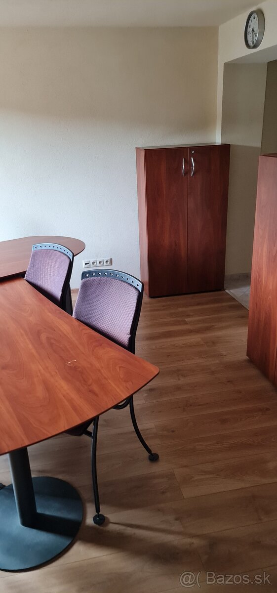 kancelárske skrine a stôl - 2