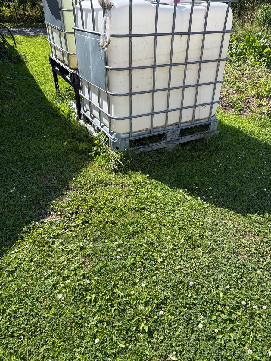 1000l nádrž - 2