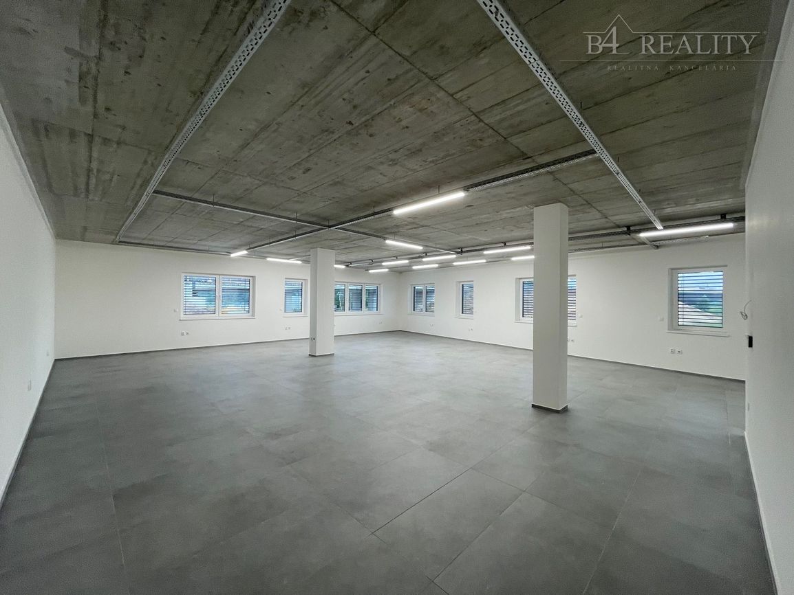 Kancelárske priestory, 171 m2 + terasa 80m2, 5x parkovacie s - 2