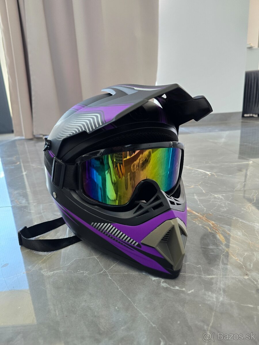 Nová prilba Veľkosť S - 55/56CM - 2