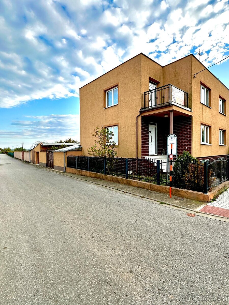 Zľava Pekný, veľký RD Kopčany - 2