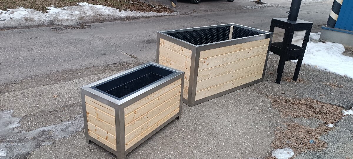 Kvetináč a záhon - 2