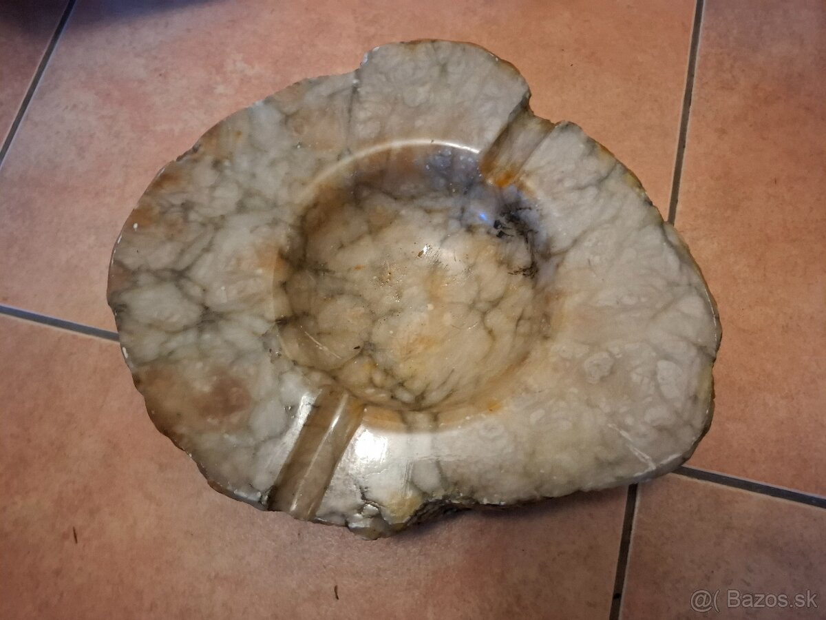 Veľký mramorový popolník - 2