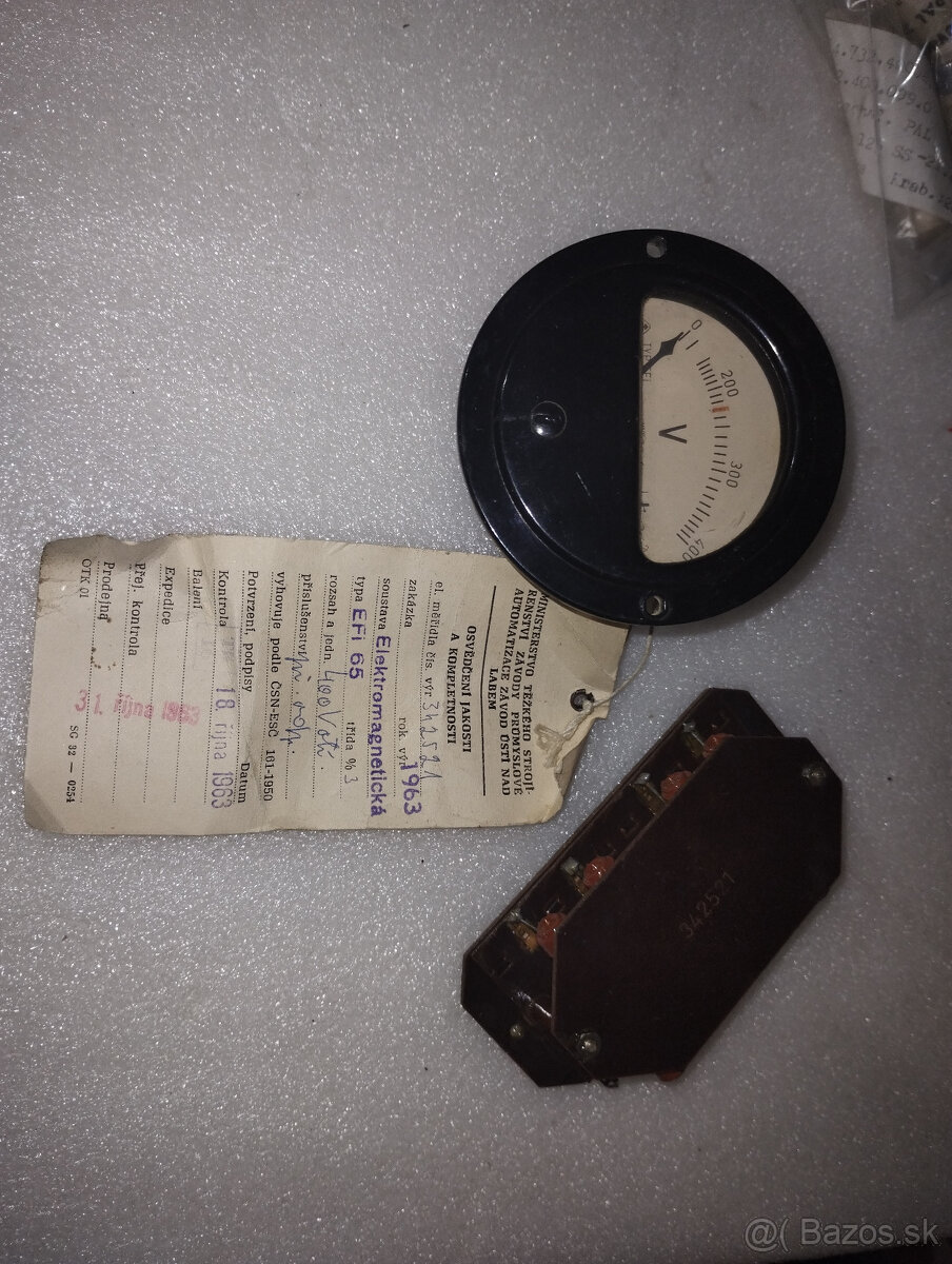 Nepoužitý bakelitový voltmeter - 2