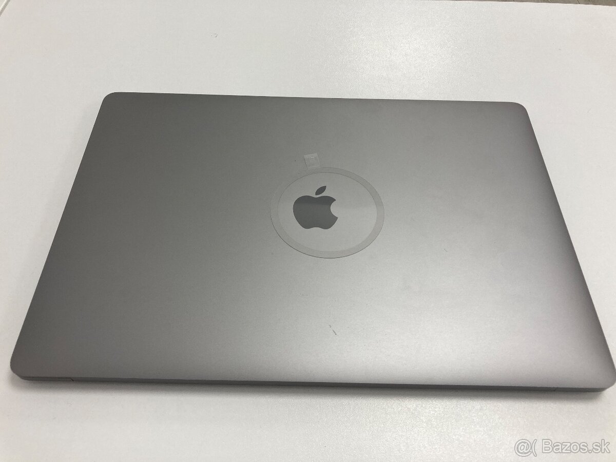 Apple MacBook Pro 15" 2017 Space Gray 16GB/1TB - 326 cyklov - 2