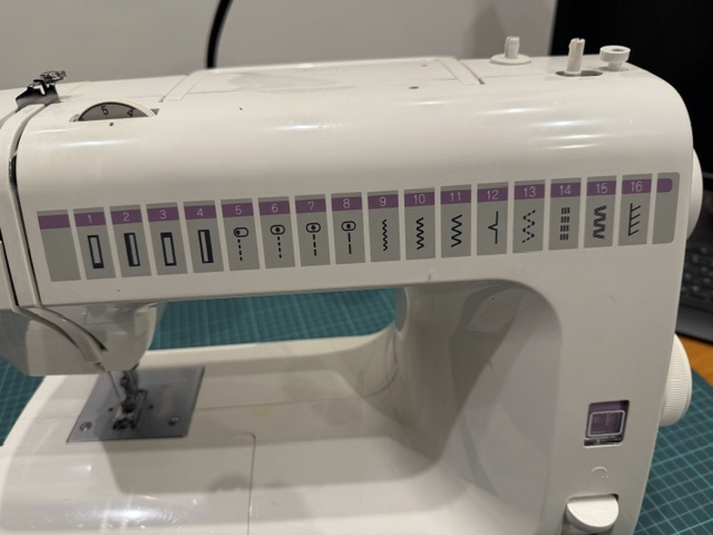 Predám šijací stroj TOYOTA RA31 RS2000 - 2