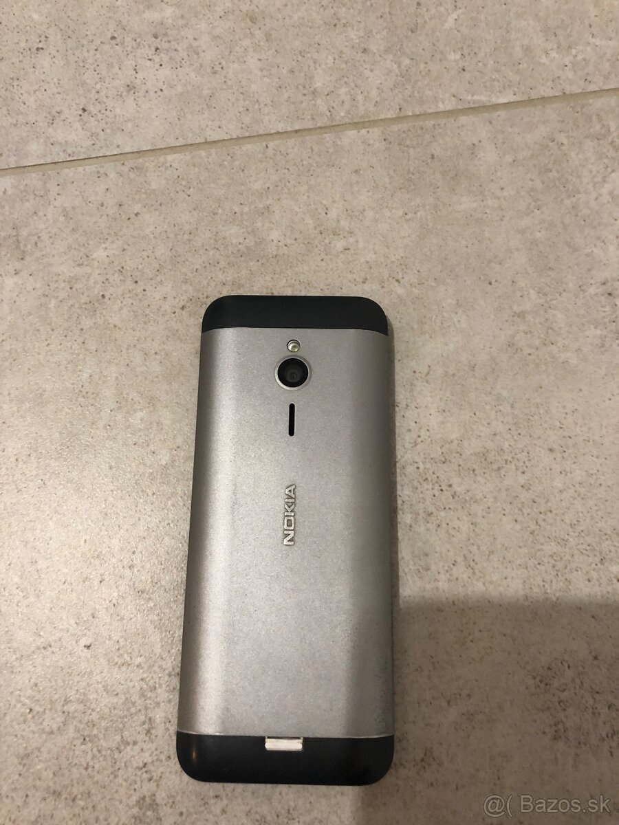 Tlačítkový telefón Nokia 230 - 2