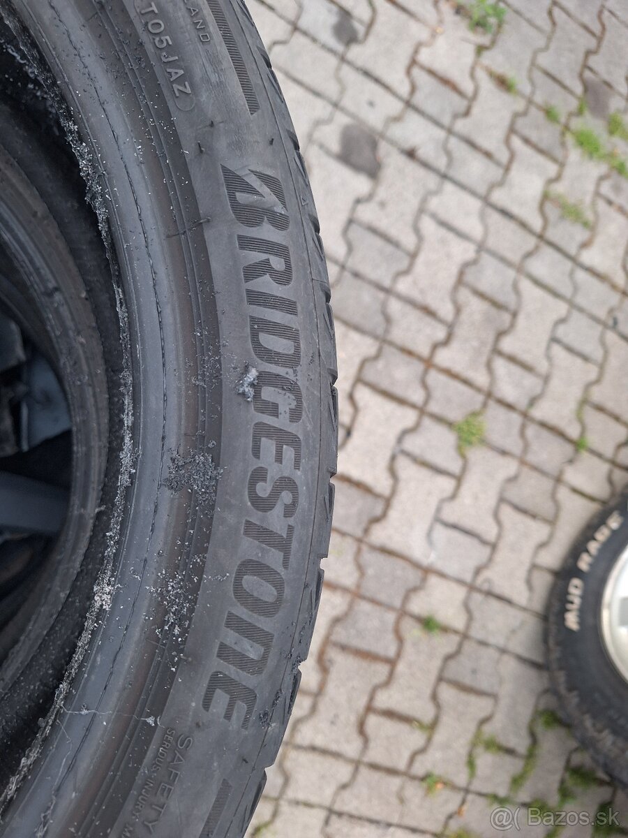 Brigestone Turanza 225/40R19 - 2