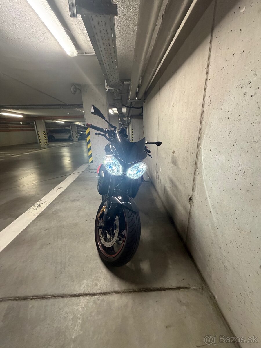 Triumph Street Triple R - 2