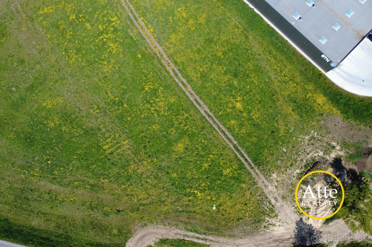 Na predaj 3665m2 komerčný stavebný pozemok + 701 m² cesta - 2