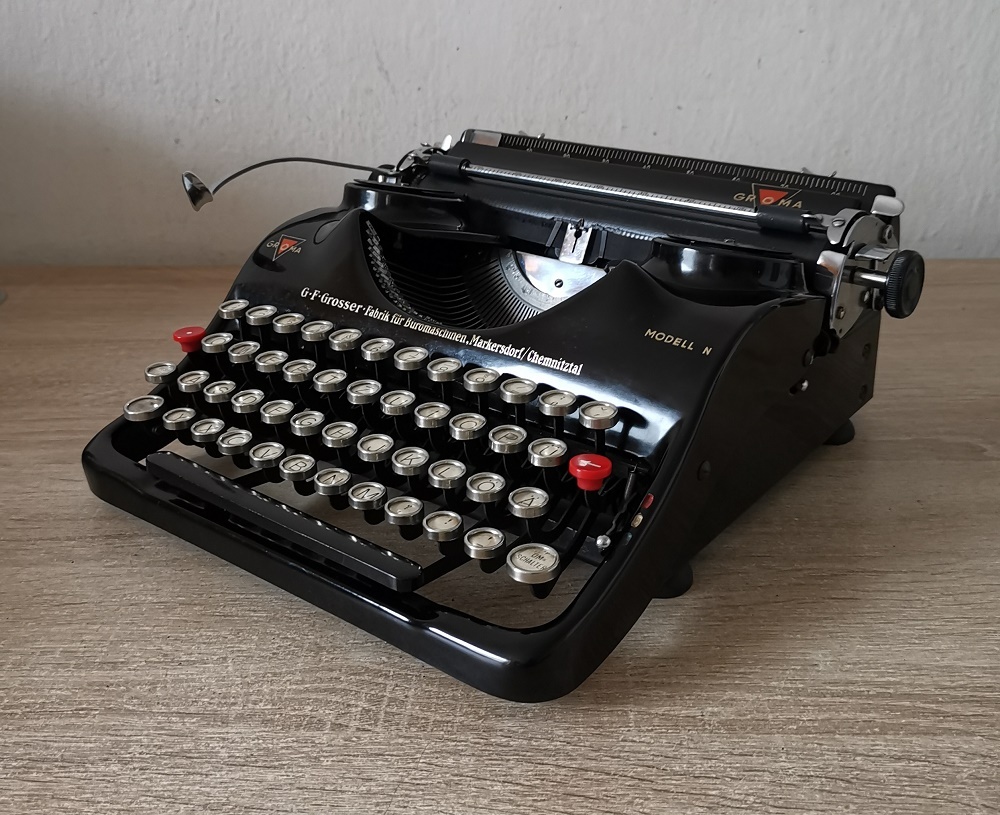 Starožitný písací stroj GROMA Model N z roku 1939 - 2