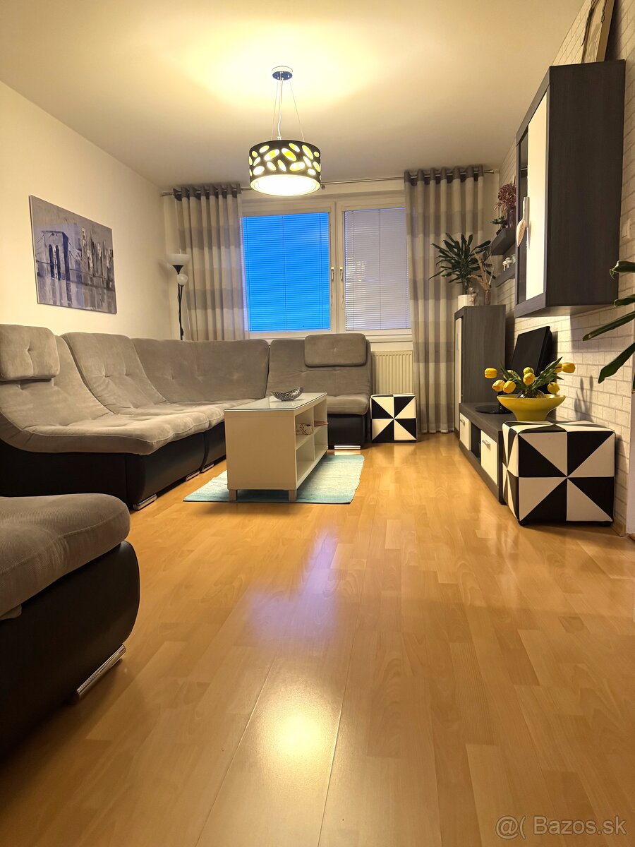 Slnečný 4 izbový byt s balkónom na ulici Hollého, Michalovce - 2