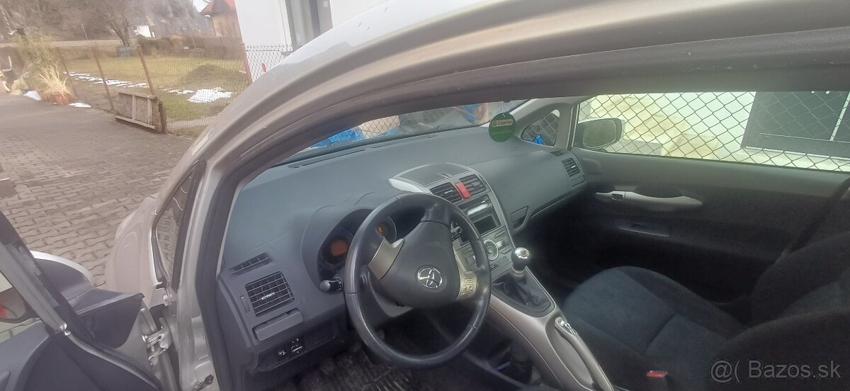 Predam Toyota AURIS - 2