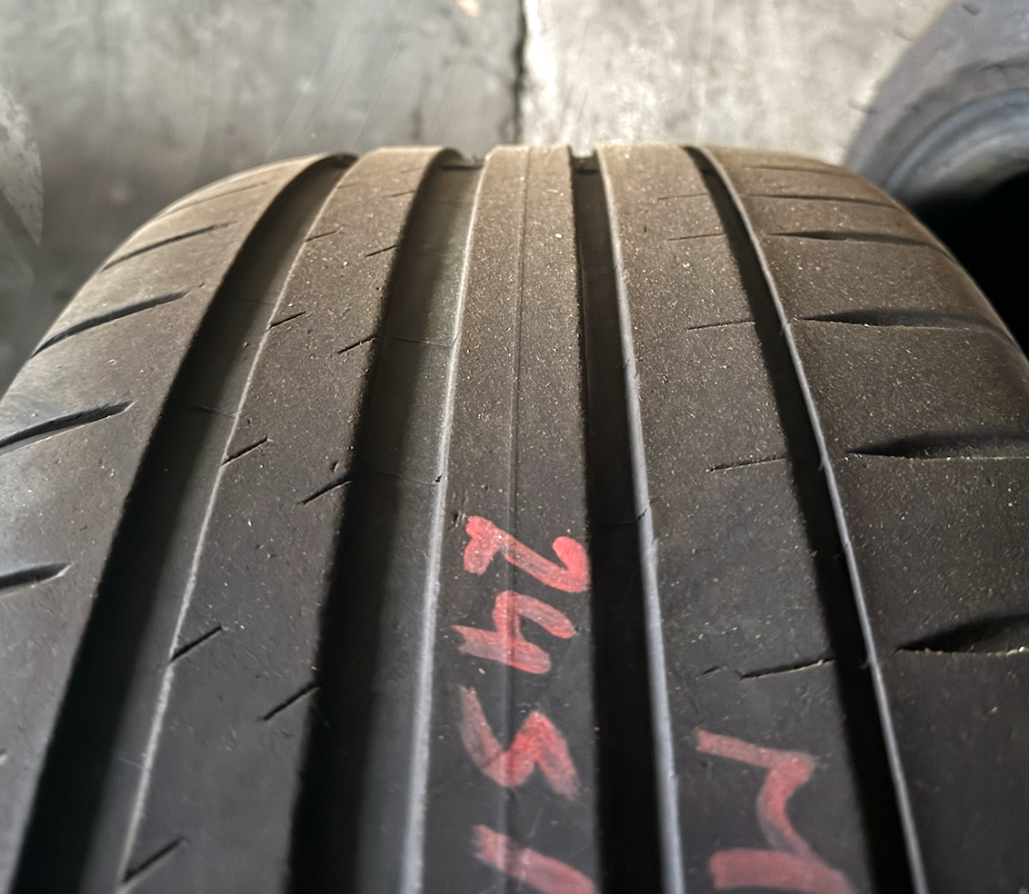 245/40 R19 Michelin Pilot Sport 4S - 2