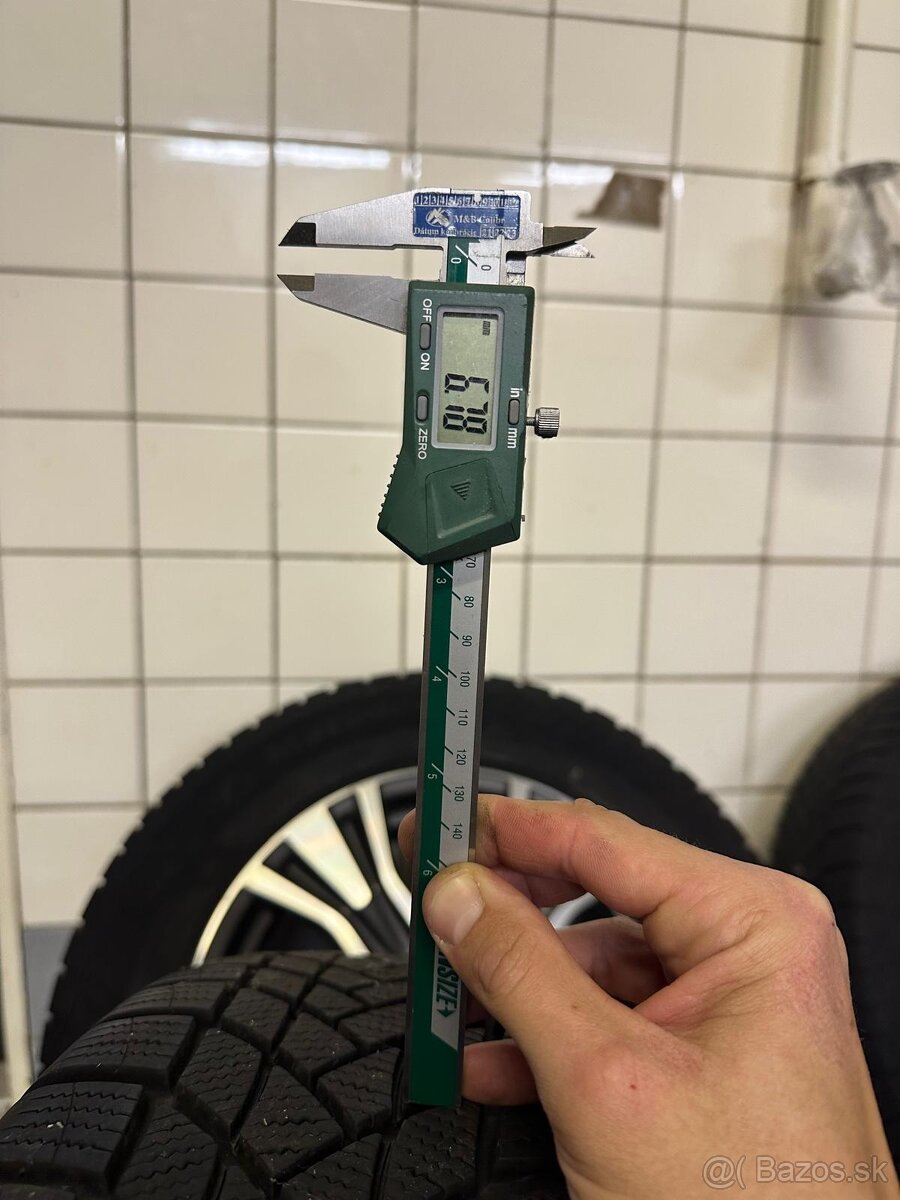 Predám zimné pneuR17 Matador+disky - 2