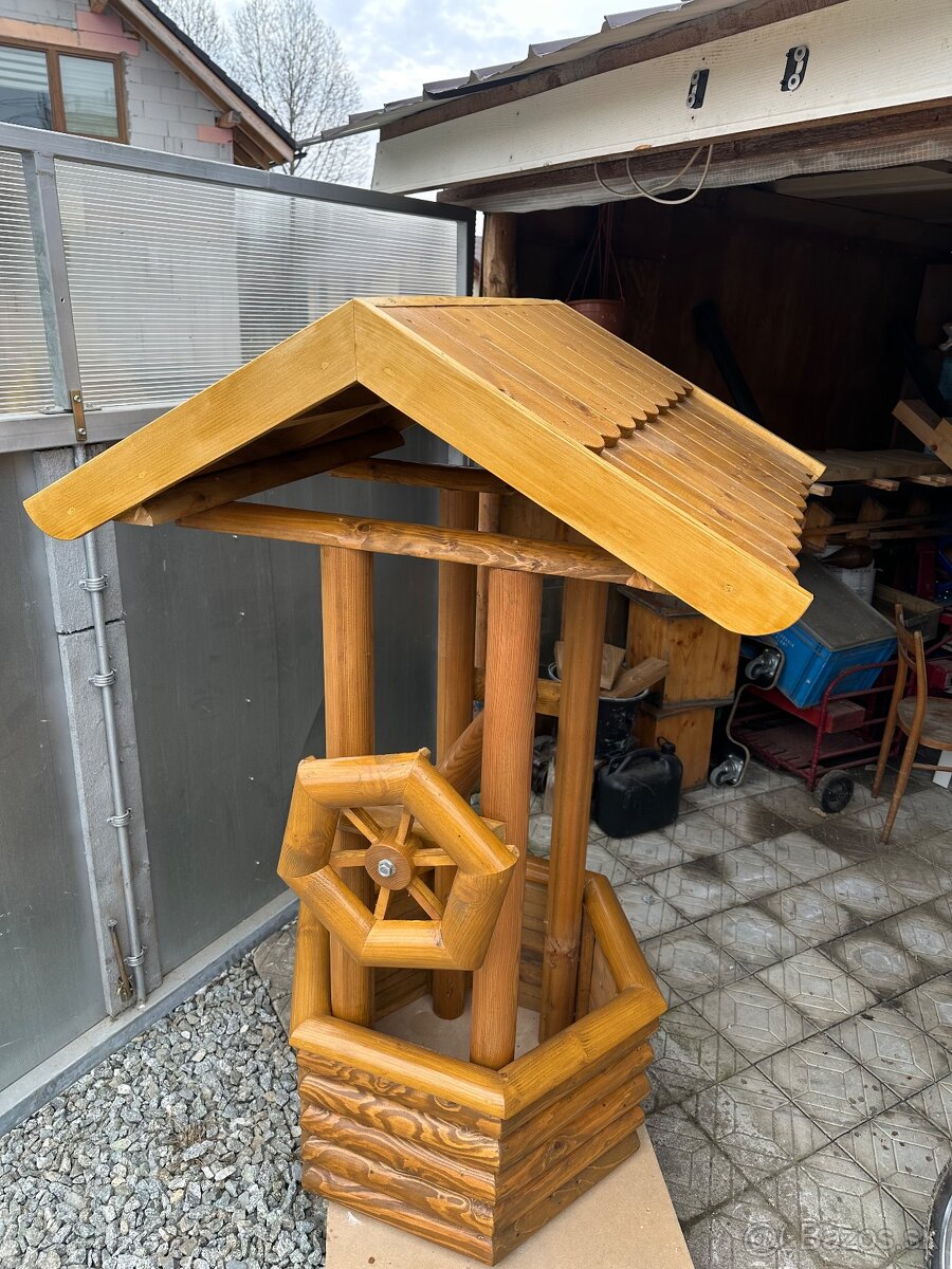 Drevená Okrasná studňa - 2