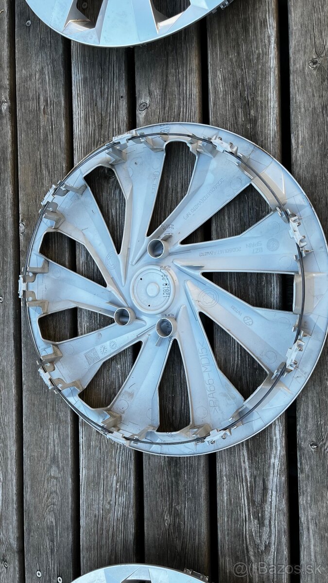 Predám originálne puklice Volkswagen 15" - 2