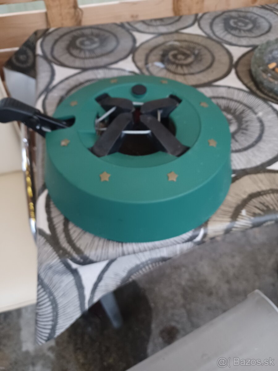 Stojan na vianocný stromcek z vodou - 2