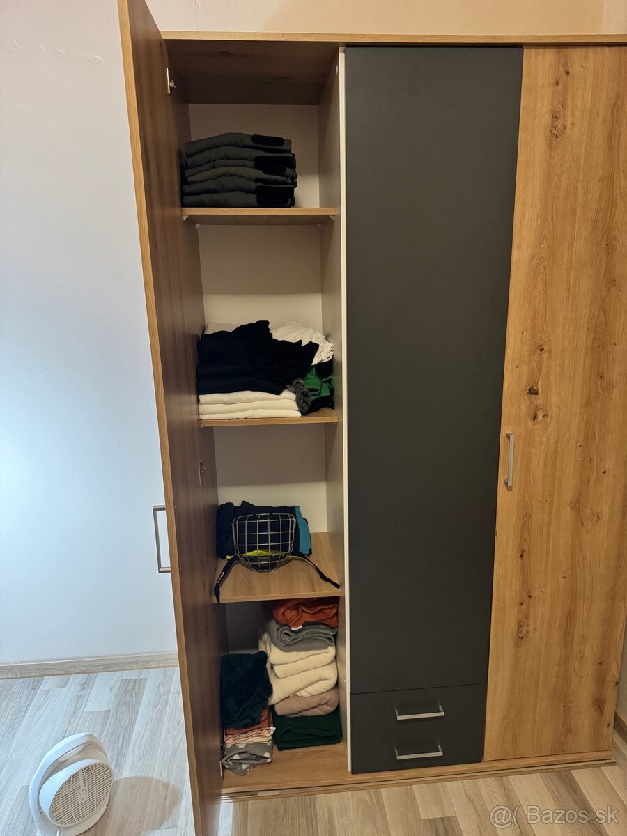 Šatníková skriňa - 2