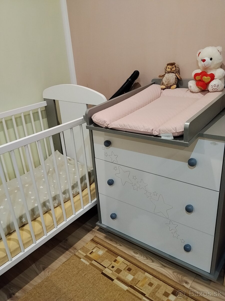 Komplet- postieľka s matracom, komodou a prebaľovacím pultom - 2