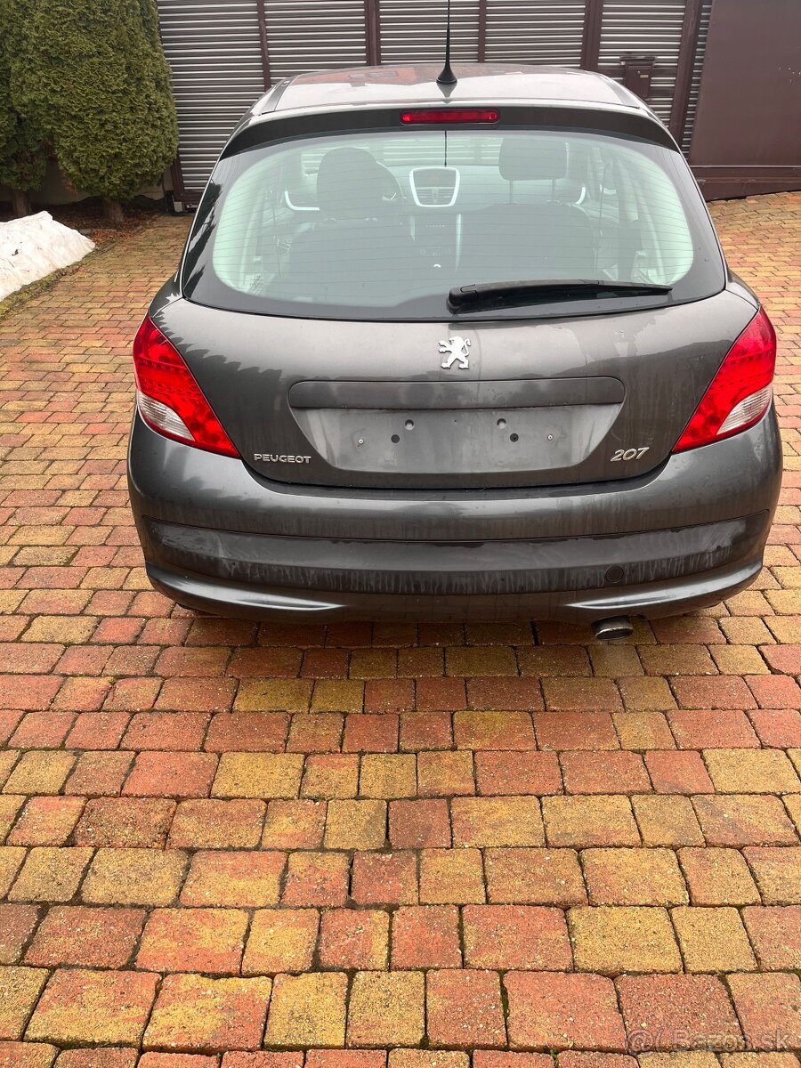 Peugeot 207 1.4benzin - 2