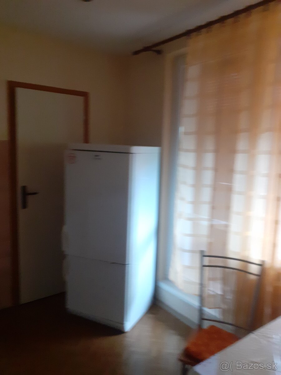 Chladnička s mrazničkou - 2