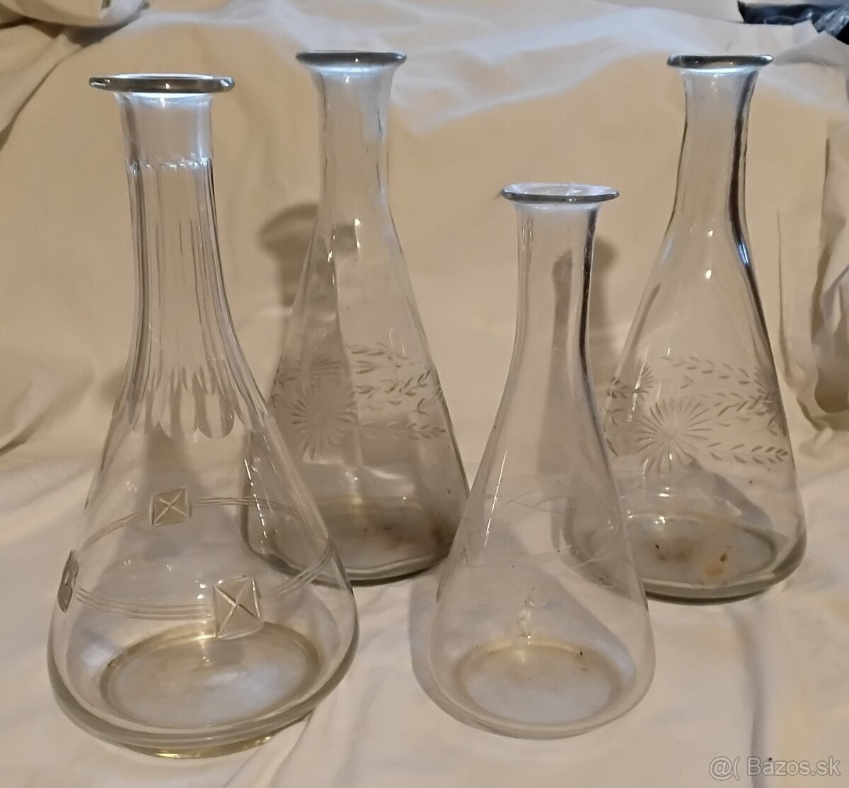 Sklenene stare karafy - 2