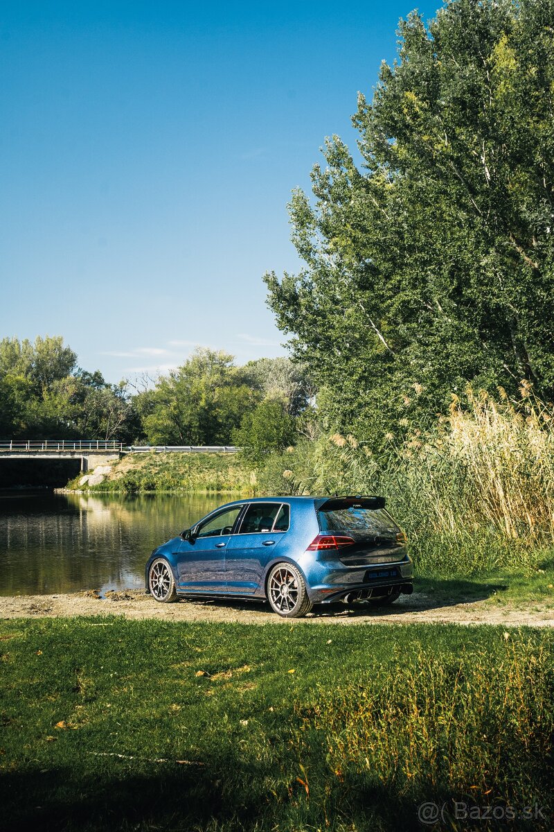 Volkswagen Golf - 2