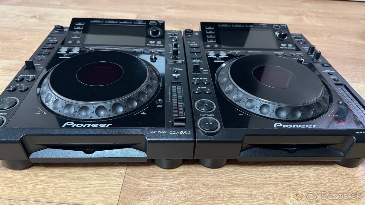 Pioneer CDJ 2000 - 2