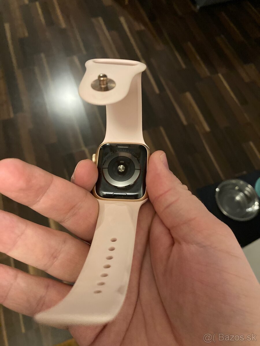Apple Watch 4, 40mm - 2