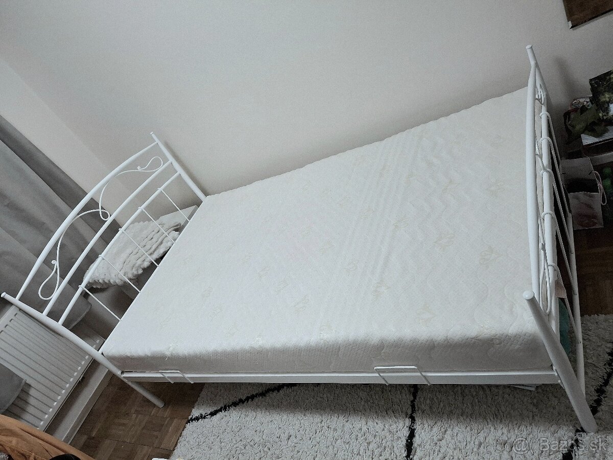 Posteľ s matracom 120x200 - 2