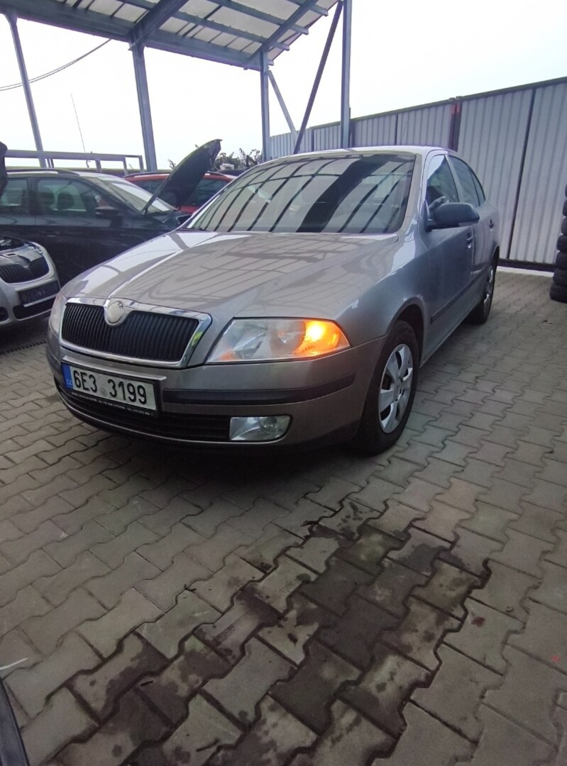 Škoda Octavia 2 1.6 MPI benzin - 2