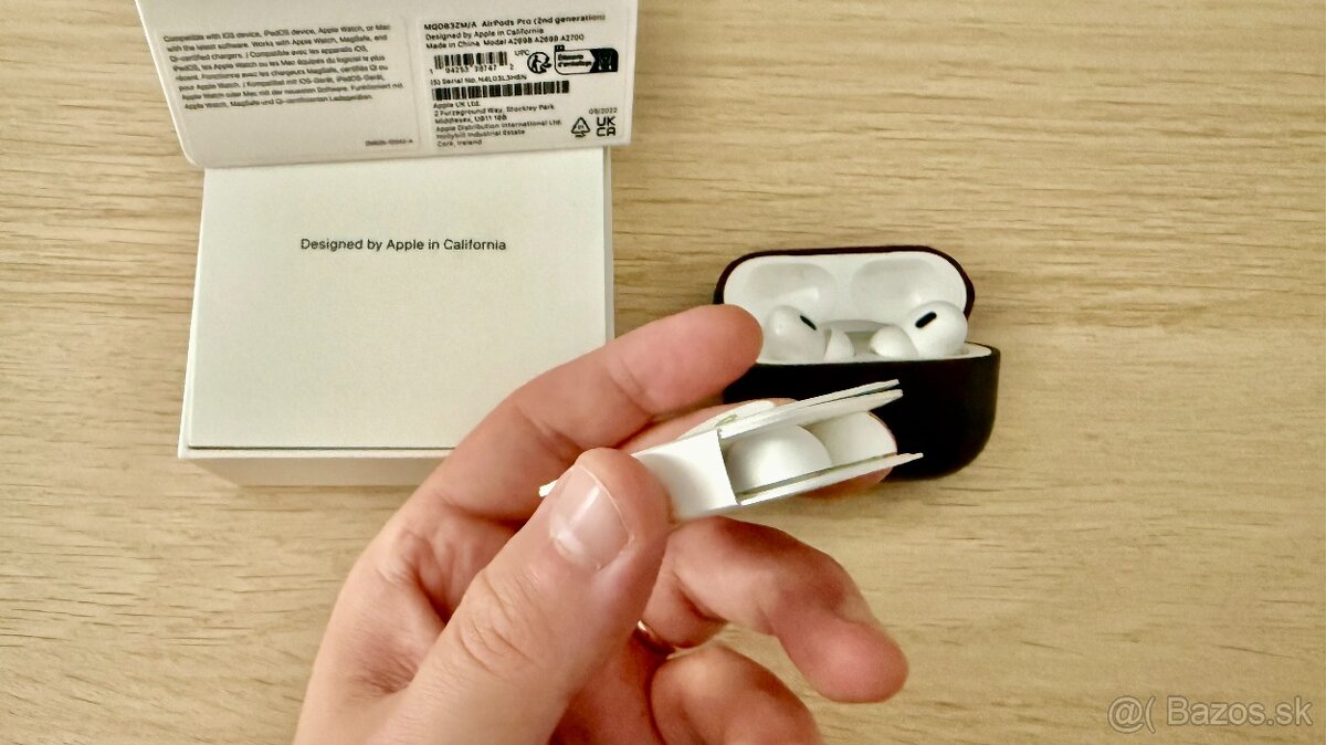 Apple AirPods Pro 2022 + Nomad Leather Case Brown - 2