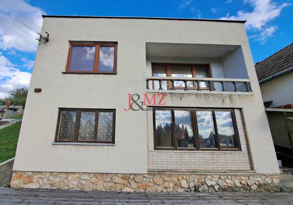 Stavba 122 m2 a drevená chata, pozemok 2.600 m2, Levice (SM- - 2