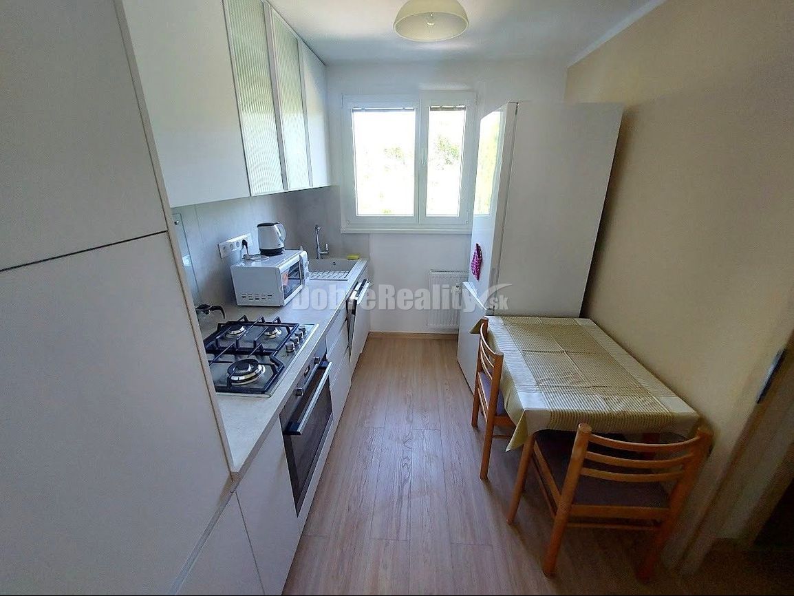 PRENÁJOM: KRÁSNY, VEĽKÝ 3 IZBOVÝ BYT S LOGGIOU, THK - 2