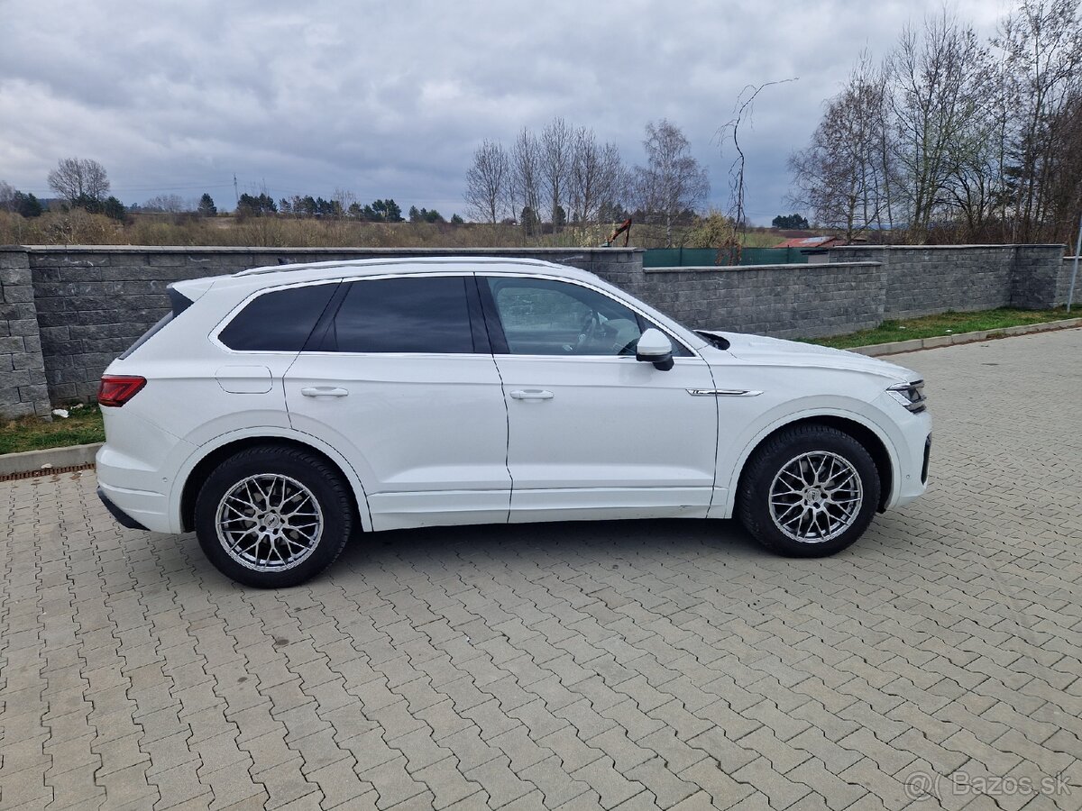 Volkswagen Touareg 3,0 TDI R- Line 170kW odpoĉet DPH. - 2