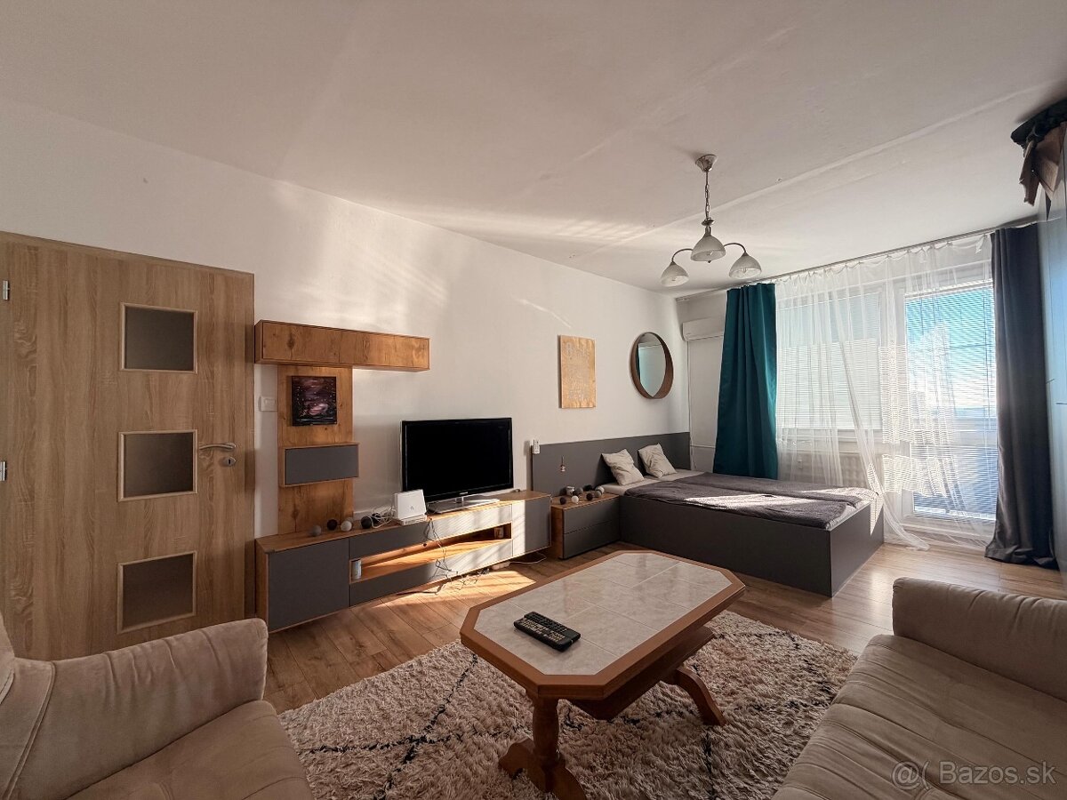 Prenájom izby – zariadená, klíma, balkón - 2