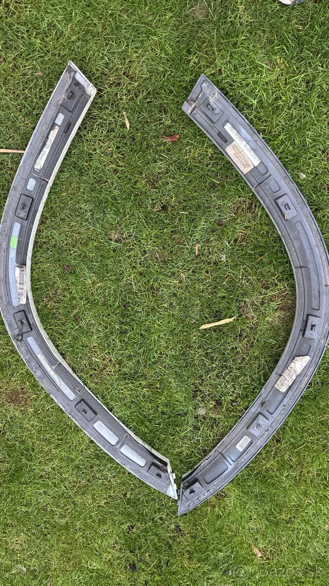 Mercedes GLE Predny blatnikovy lem lavy pravy - 2