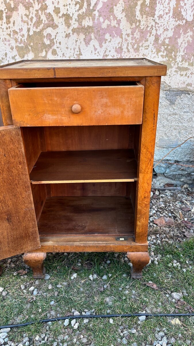 Staré nočné stolíky - 2