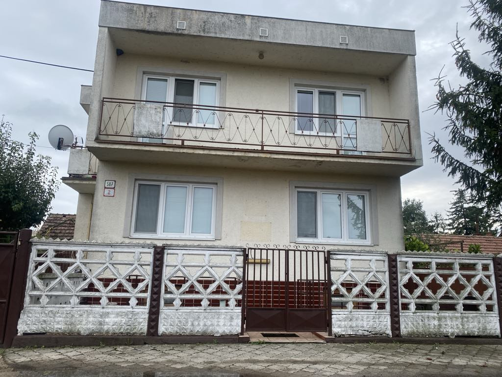 REZERVOVANÉ Na predaj 5 izbový rodinný dom s malým pozemk - 2