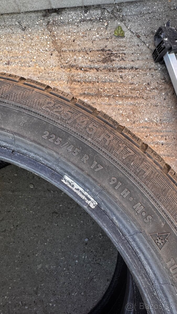 225/45 R17 - 2