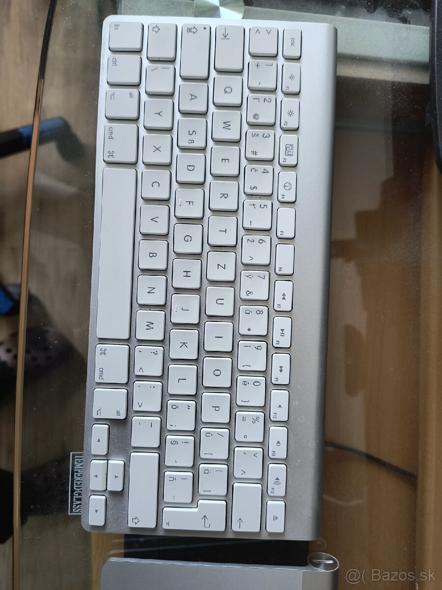 Apple klávesnica a trakpad - 2
