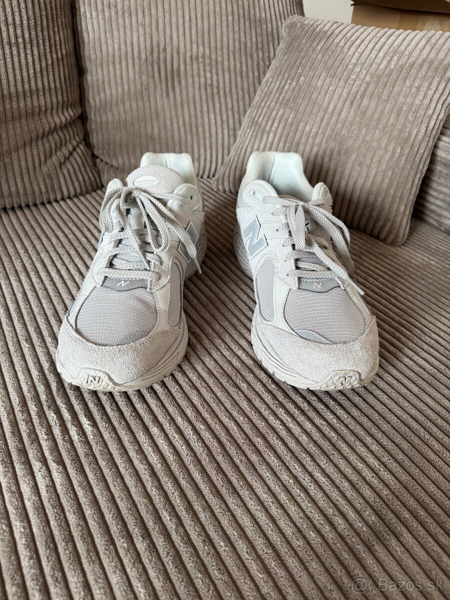 New Balance U2002R - 2