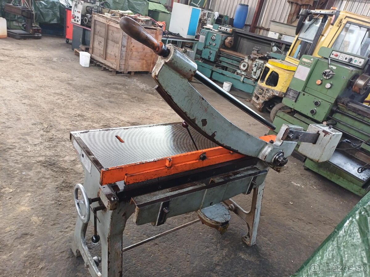 Tabulové nůžky NTP 1000/2,5 - 2