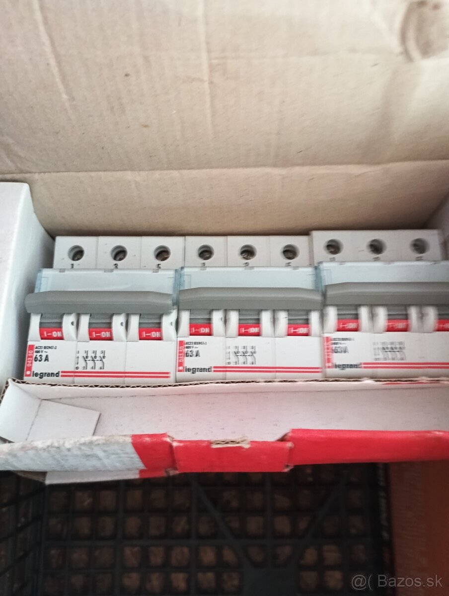 Legrand ističe 63A 400v - 2