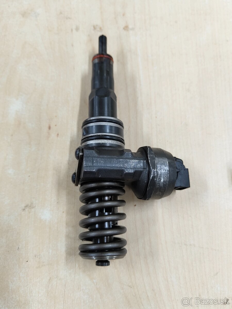 Predám vstrekovače 038130073AK - 2